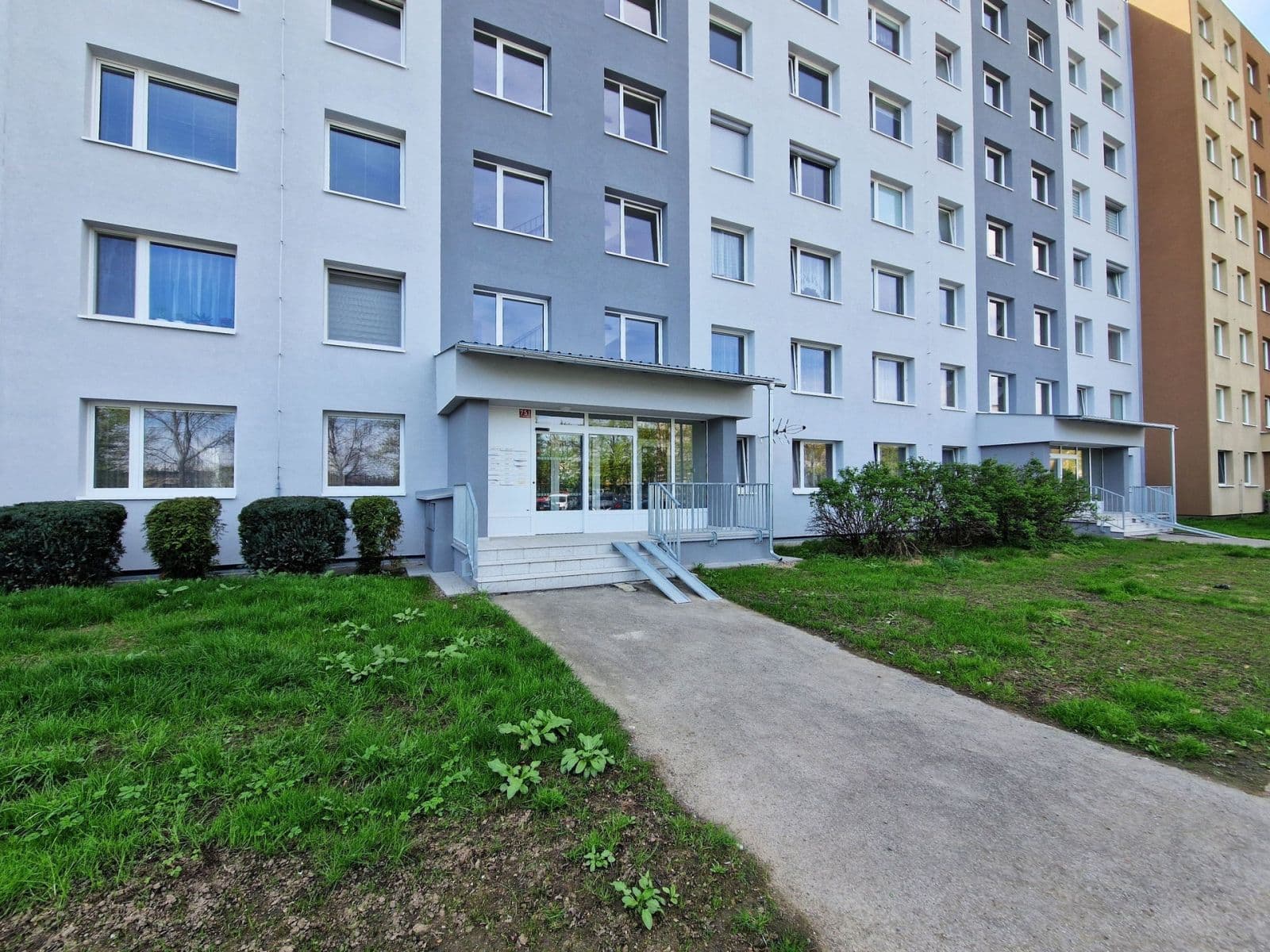 Prenájom bytu 1-izbový 33 m², Vít. Nezvala, Kladno, Středočeský kraj Prenájom bytu 1-izbový 33 m², Vít. Nezvala, Kladno, Středočeský kraj