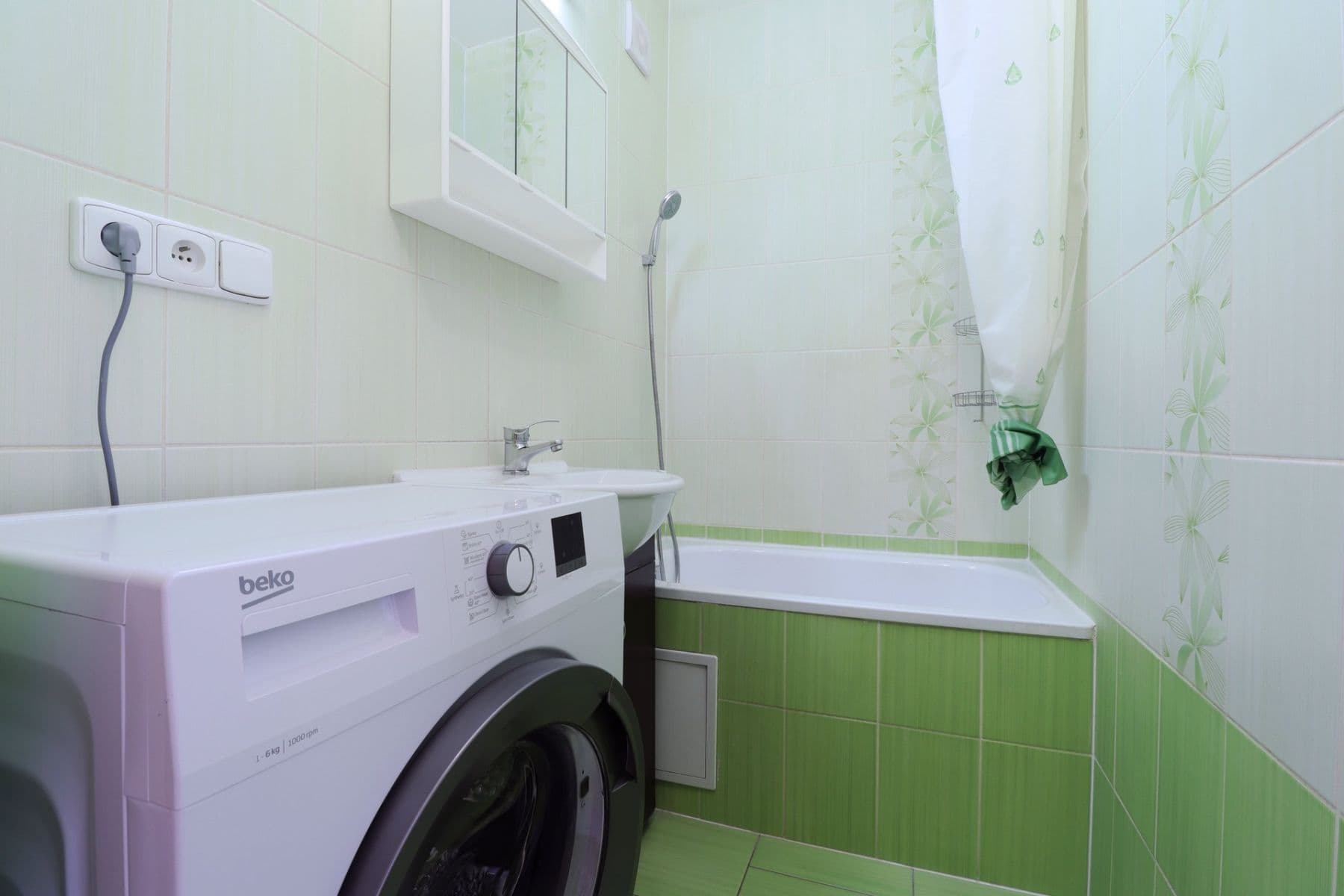 Prenájom bytu 1-izbový 33 m², Vít. Nezvala, Kladno, Středočeský kraj Prenájom bytu 1-izbový 33 m², Vít. Nezvala, Kladno, Středočeský kraj