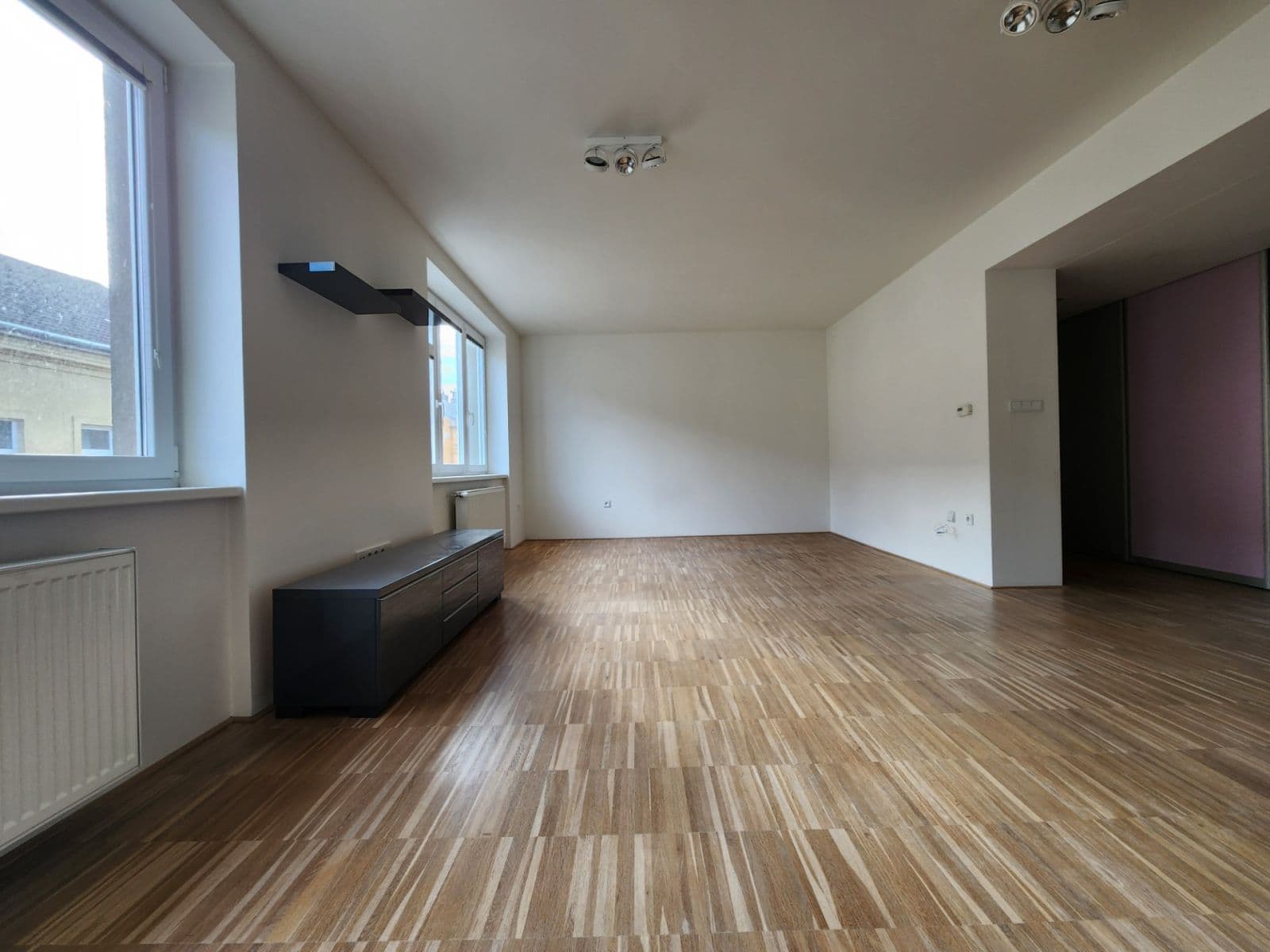 Prenájom bytu 3-izbový 80 m², Jana Masaryka, Jihlava, Kraj Vysočina Prenájom bytu 3-izbový 80 m², Jana Masaryka, Jihlava, Kraj Vysočina