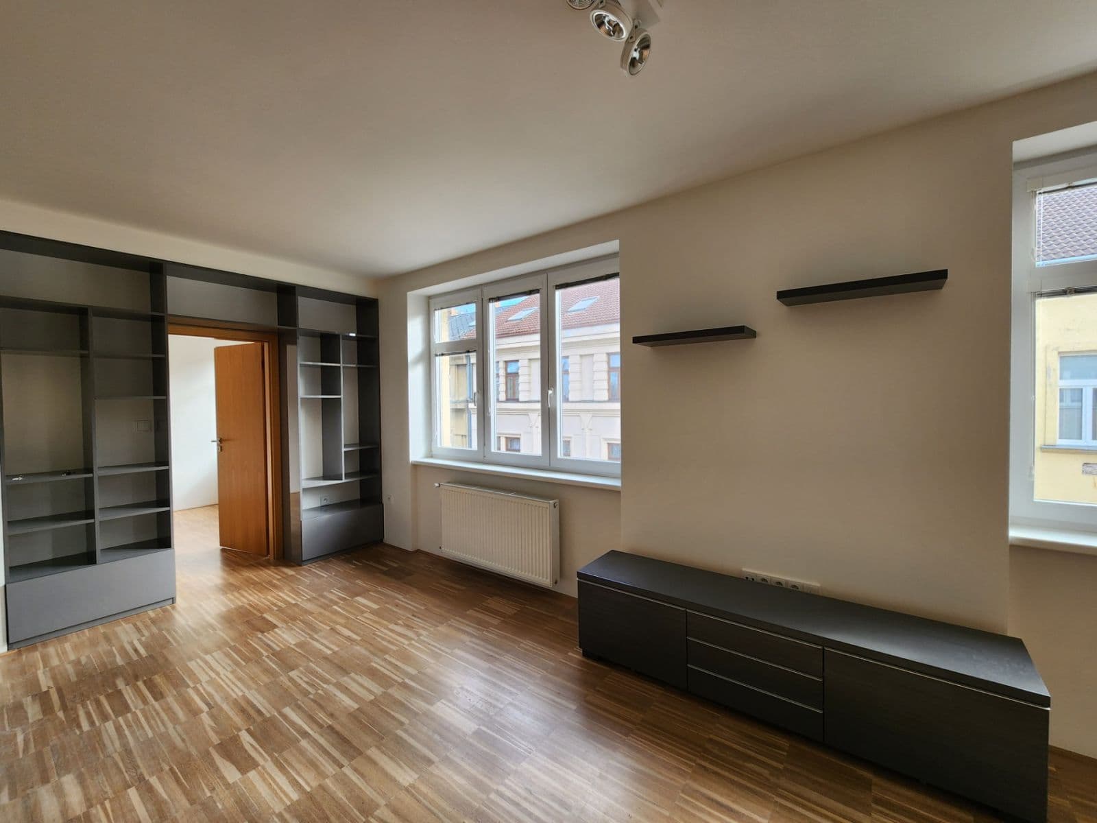 Prenájom bytu 3-izbový 80 m², Jana Masaryka, Jihlava, Kraj Vysočina Prenájom bytu 3-izbový 80 m², Jana Masaryka, Jihlava, Kraj Vysočina