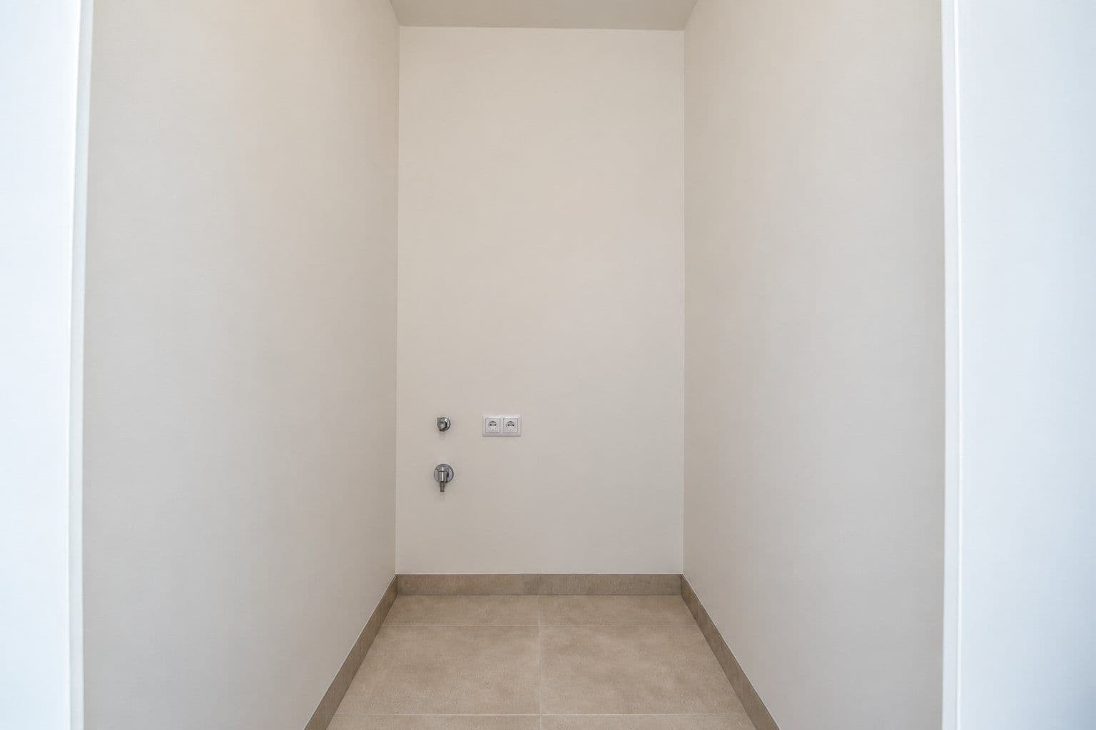 Prenájom bytu 2-izbový 55 m², Drahobejlova, Praha, Praha Prenájom bytu 2-izbový 55 m², Drahobejlova, Praha, Praha