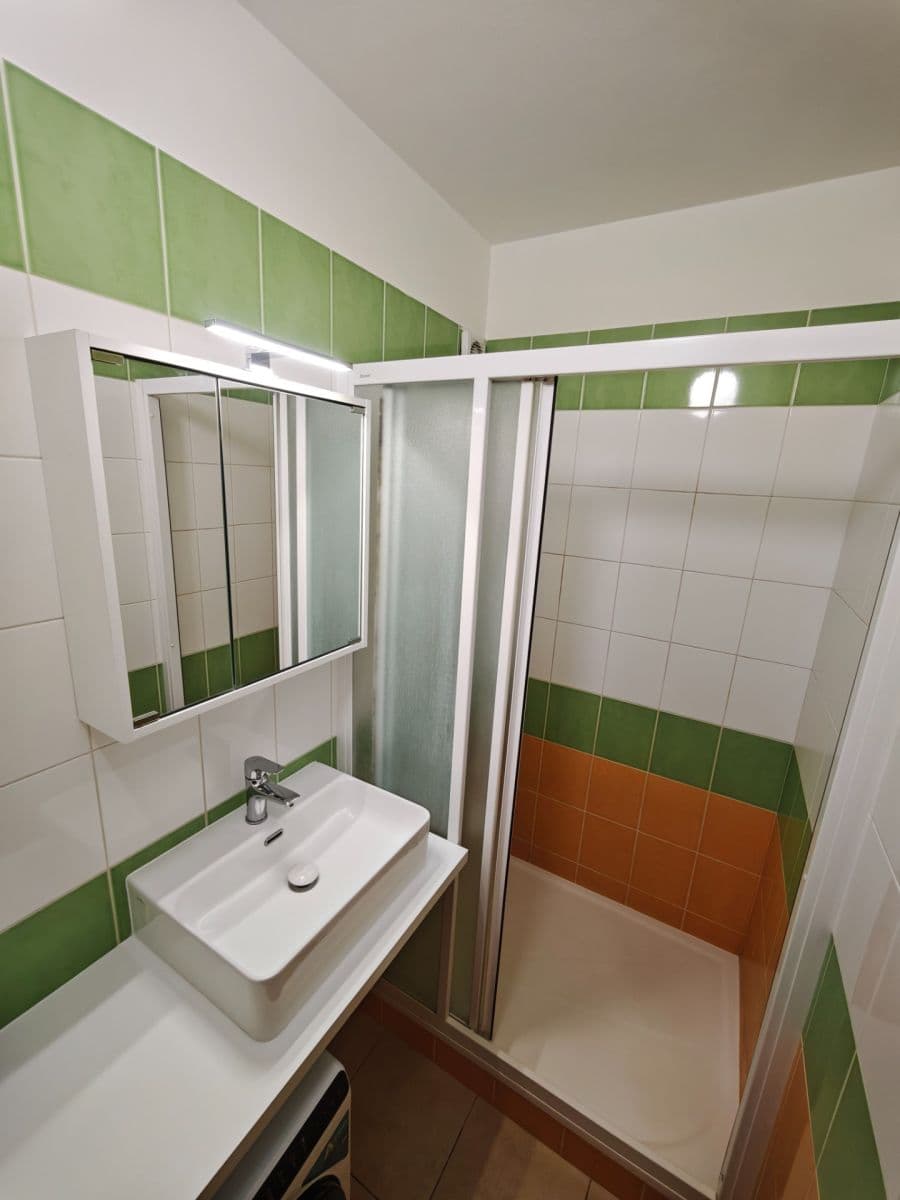 Prenájom bytu 1-izbový 30 m², Valentova, Praha, Praha Prenájom bytu 1-izbový 30 m², Valentova, Praha, Praha