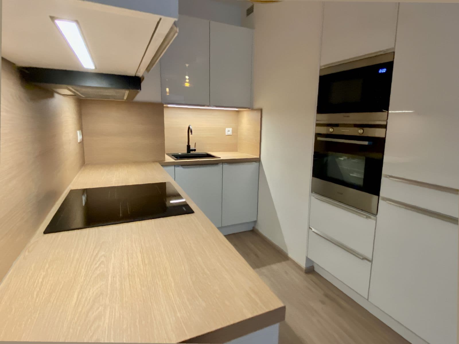 Prenájom bytu 2-izbový 64 m², K Metru, Praha, Praha Prenájom bytu 2-izbový 64 m², K Metru, Praha, Praha