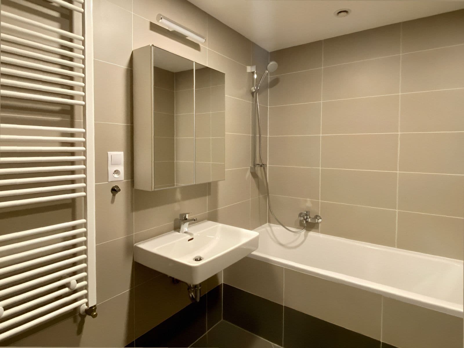 Prenájom bytu 2-izbový 64 m², K Metru, Praha, Praha Prenájom bytu 2-izbový 64 m², K Metru, Praha, Praha
