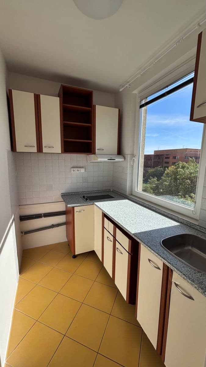 Prenájom bytu 1-izbový 30 m², Mazurská, Praha, Praha Prenájom bytu 1-izbový 30 m², Mazurská, Praha, Praha