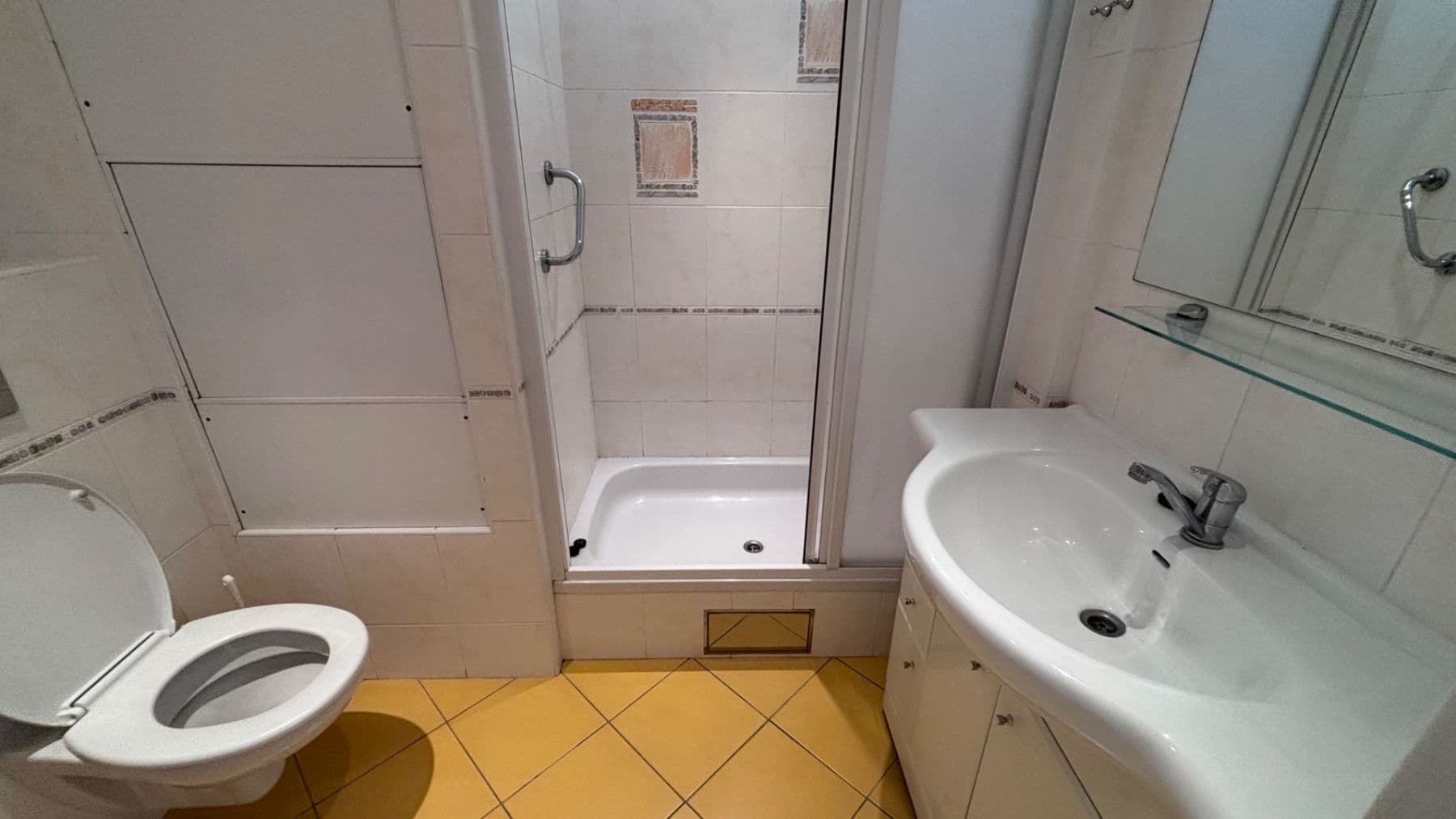 Prenájom bytu 1-izbový 30 m², Mazurská, Praha, Praha Prenájom bytu 1-izbový 30 m², Mazurská, Praha, Praha