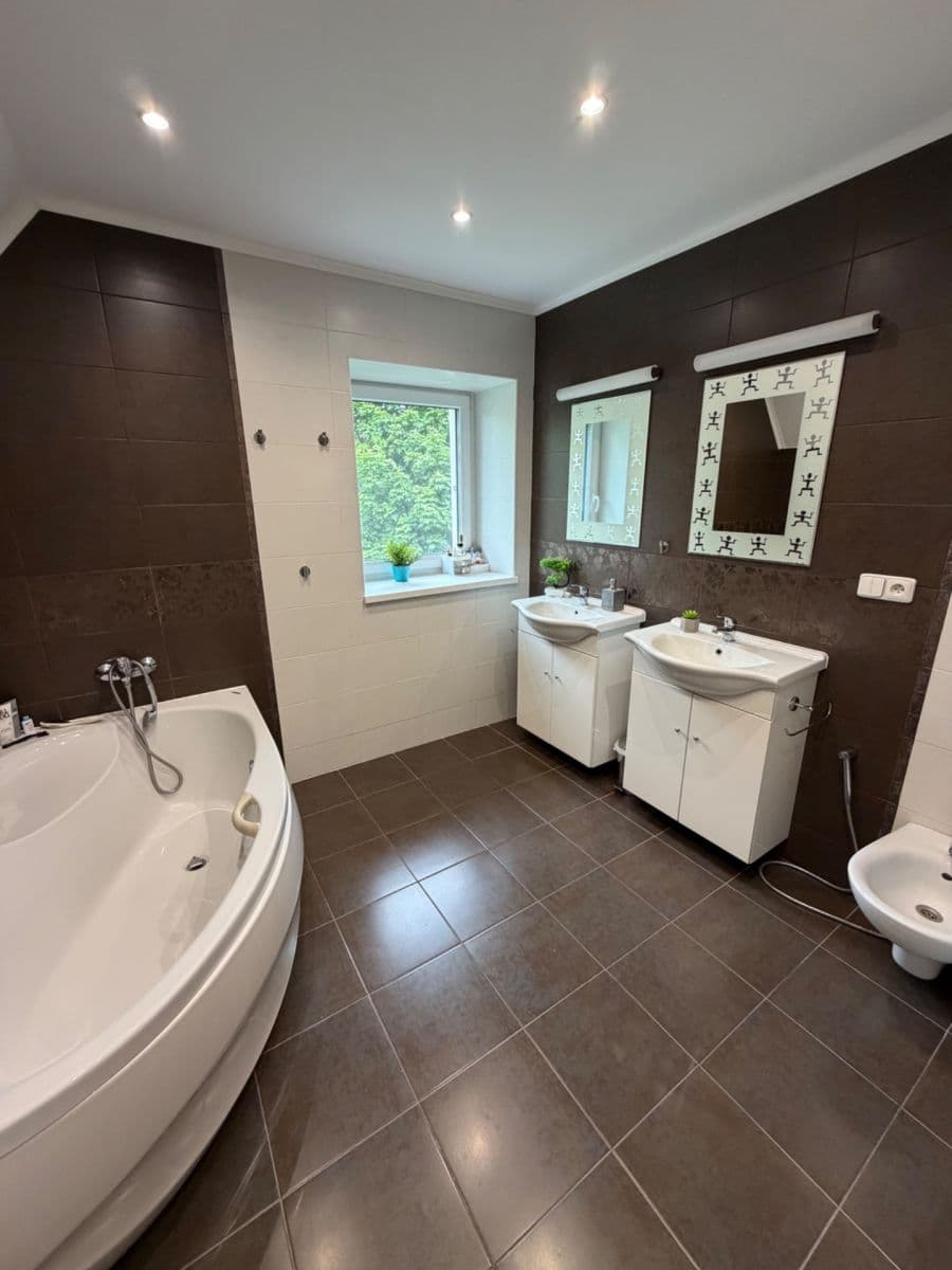 Predaj domu 460 m², pozemok 3.212 m², Na Chmelnici, Týnec nad Sázavou, Středočeský kraj Predaj domu 460 m², pozemok 3.212 m², Na Chmelnici, Týnec nad Sázavou, Středočeský kraj