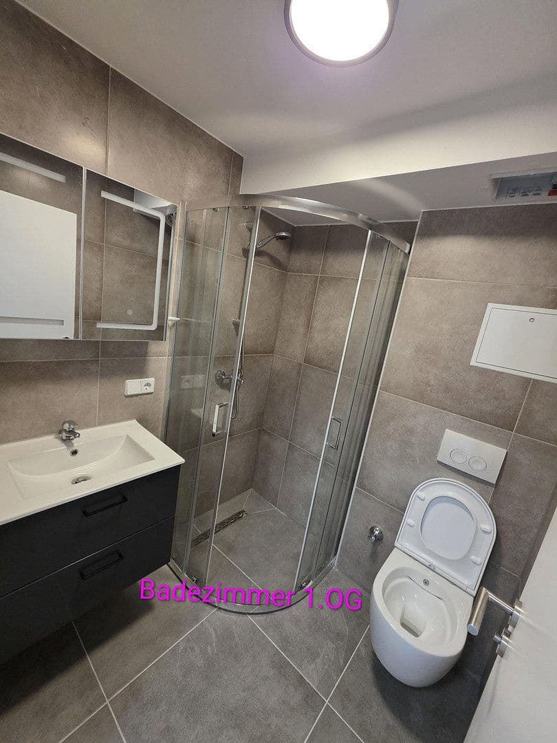 Prenájom domu 165 m², pozemok 870 m², Berlin, Berlín Prenájom domu 165 m², pozemok 870 m², Berlin, Berlín