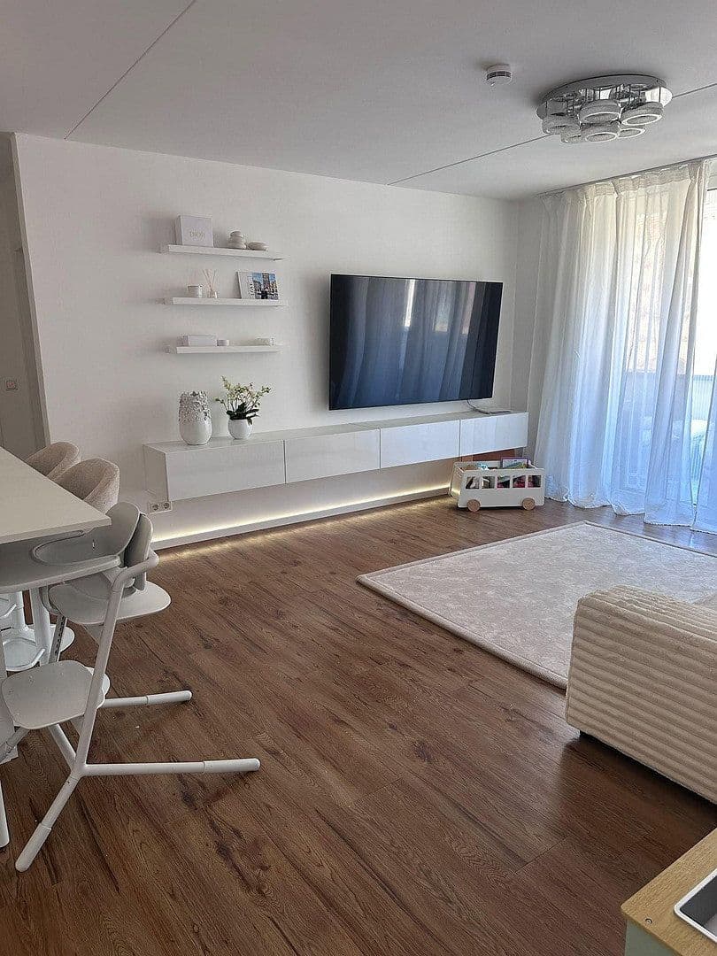 Prenájom bytu 3-izbový 90 m², Ferdinandstr. 16a, Frankfurt Oder, Brandenbursko Prenájom bytu 3-izbový 90 m², Ferdinandstr. 16a, Frankfurt Oder, Brandenbursko