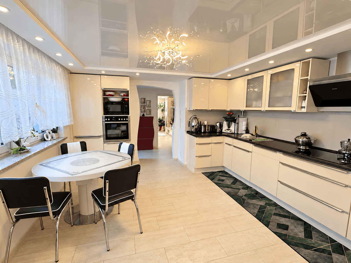 Predaj domu 290 m², pozemok 599 m², Kontakt: Lisa Tel.: 017670904071, Königsbrunn, Bavorsko Predaj domu 290 m², pozemok 599 m², Kontakt: Lisa Tel.: 017670904071, Königsbrunn, Bavorsko