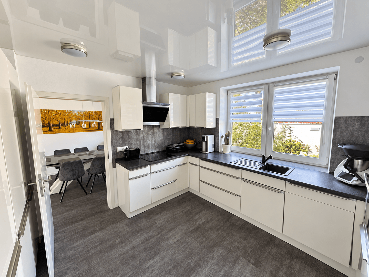 Predaj domu 290 m², pozemok 599 m², Kontakt: Lisa Tel.: 017670904071, Königsbrunn, Bavorsko Predaj domu 290 m², pozemok 599 m², Kontakt: Lisa Tel.: 017670904071, Königsbrunn, Bavorsko