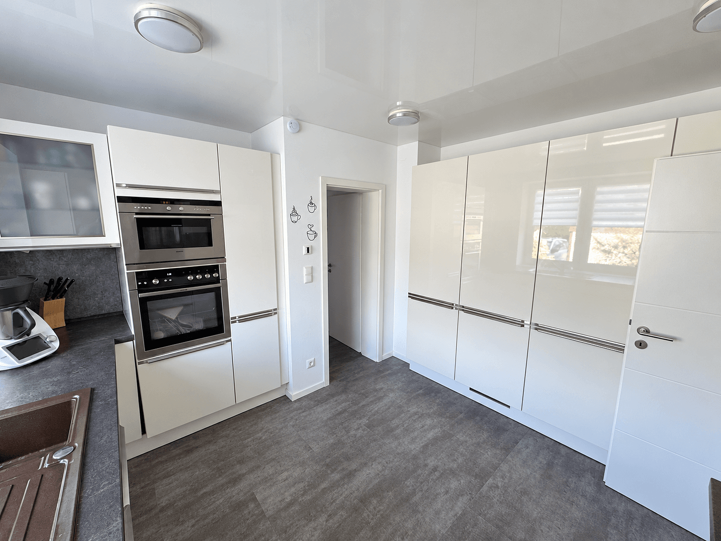 Predaj domu 290 m², pozemok 599 m², Kontakt: Lisa Tel.: 017670904071, Königsbrunn, Bavorsko Predaj domu 290 m², pozemok 599 m², Kontakt: Lisa Tel.: 017670904071, Königsbrunn, Bavorsko