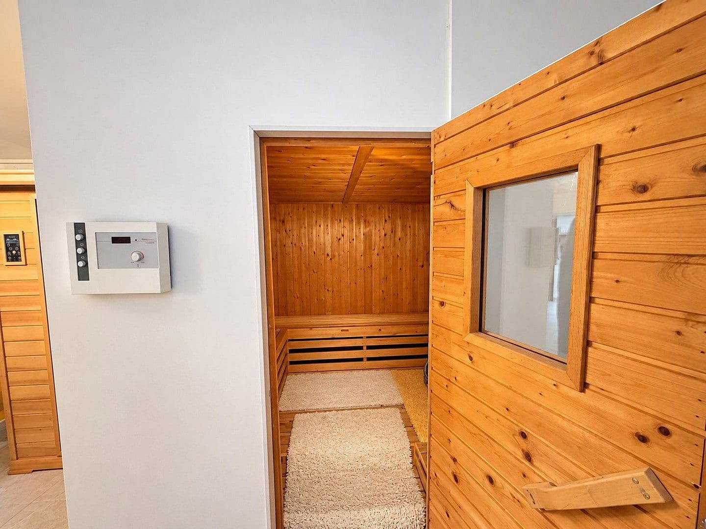 Predaj domu 290 m², pozemok 599 m², Kontakt: Lisa Tel.: 017670904071, Königsbrunn, Bavorsko Predaj domu 290 m², pozemok 599 m², Kontakt: Lisa Tel.: 017670904071, Königsbrunn, Bavorsko