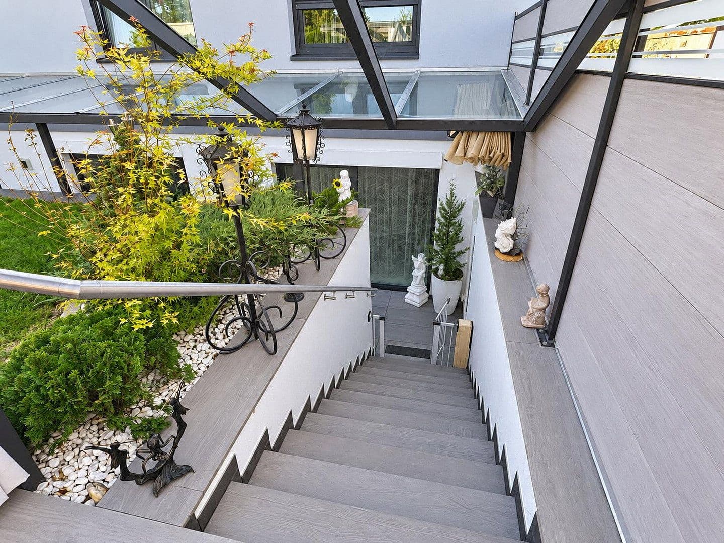 Predaj domu 290 m², pozemok 599 m², Kontakt: Lisa Tel.: 017670904071, Königsbrunn, Bavorsko Predaj domu 290 m², pozemok 599 m², Kontakt: Lisa Tel.: 017670904071, Königsbrunn, Bavorsko