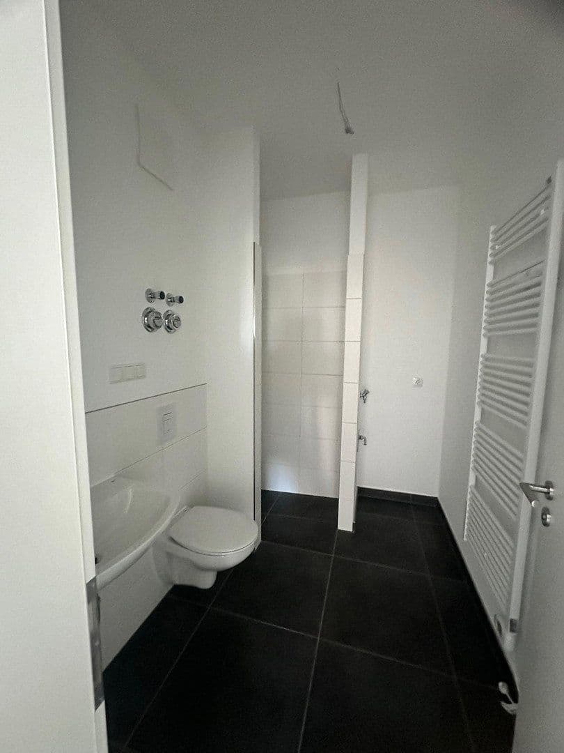 Prenájom bytu 3-izbový 78 m², Regener Straße 65, Berlin, Berlín Prenájom bytu 3-izbový 78 m², Regener Straße 65, Berlin, Berlín