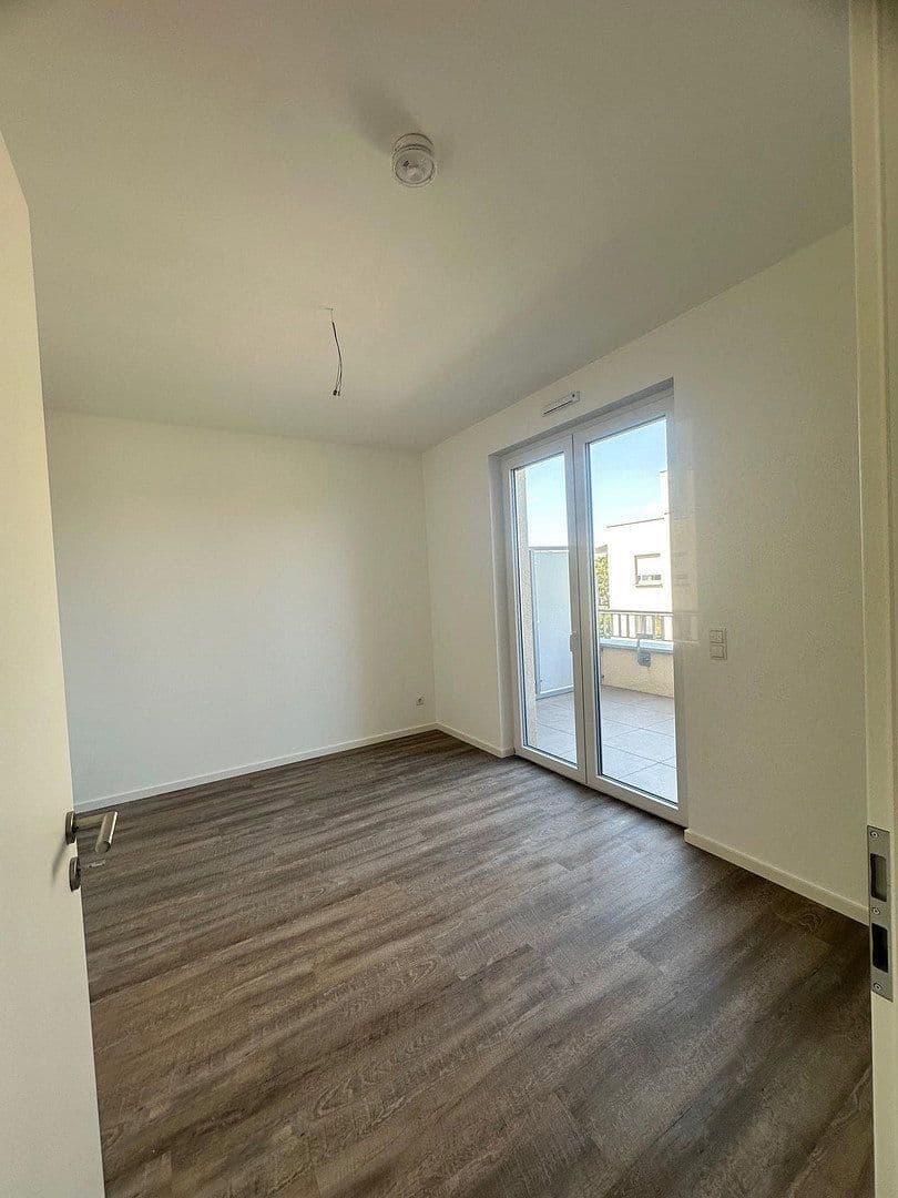 Prenájom bytu 3-izbový 78 m², Regener Straße 65, Berlin, Berlín Prenájom bytu 3-izbový 78 m², Regener Straße 65, Berlin, Berlín