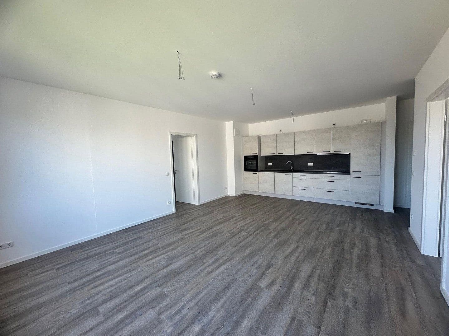 Prenájom bytu 3-izbový 78 m², Regener Straße 65, Berlin, Berlín Prenájom bytu 3-izbový 78 m², Regener Straße 65, Berlin, Berlín