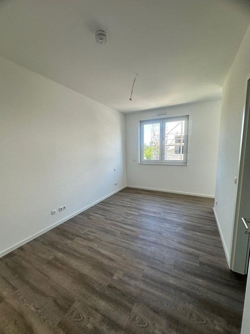 Prenájom bytu 3-izbový 78 m², Regener Straße 65, Berlin, Berlín Prenájom bytu 3-izbový 78 m², Regener Straße 65, Berlin, Berlín