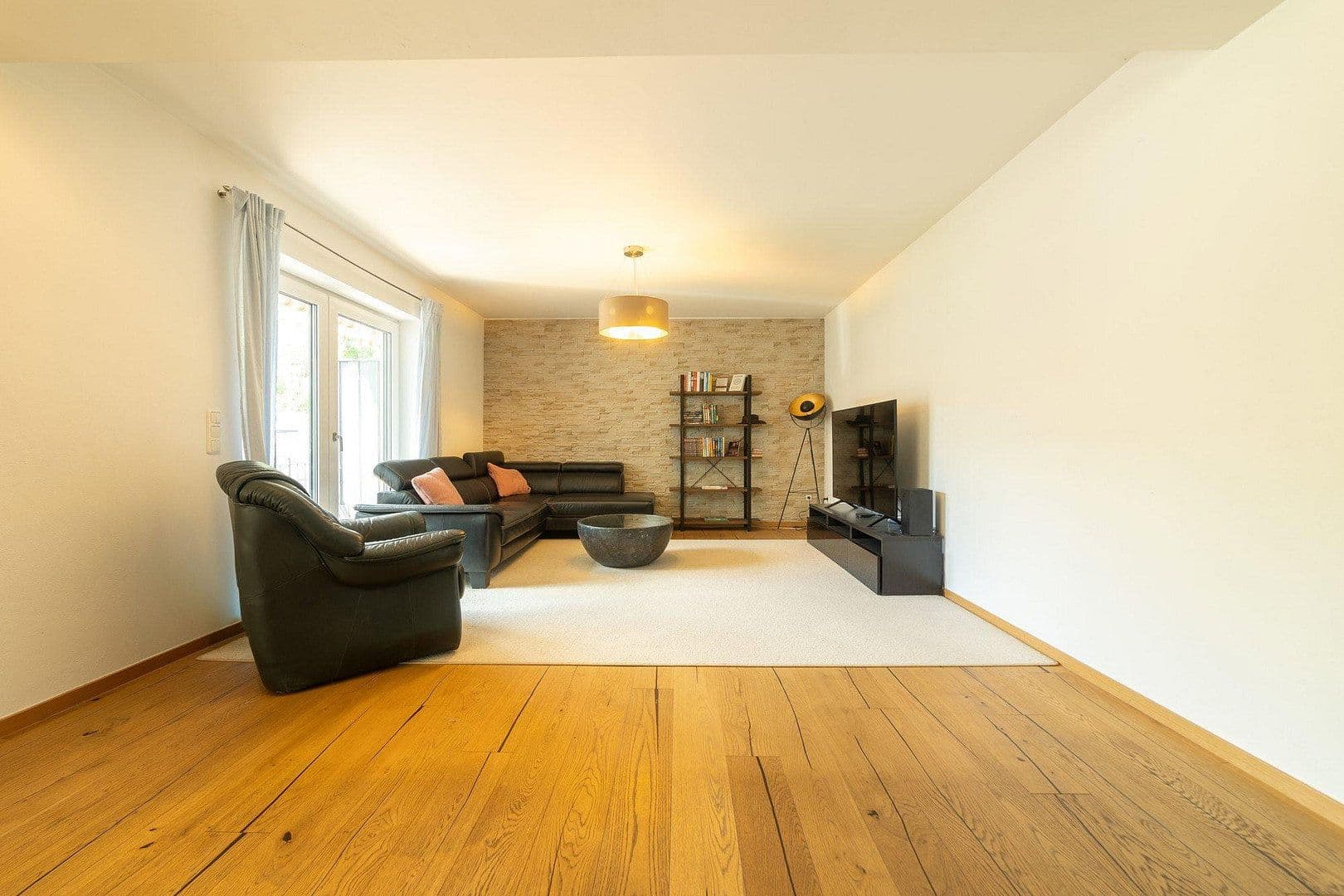 Predaj domu 261 m², pozemok 480 m², Rohrdorf, Bavorsko Predaj domu 261 m², pozemok 480 m², Rohrdorf, Bavorsko