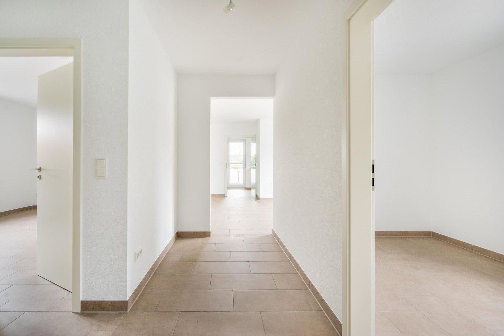 Prenájom bytu 3-izbový 94 m², Grolsheim, Porýnie-Falcko Prenájom bytu 3-izbový 94 m², Grolsheim, Porýnie-Falcko