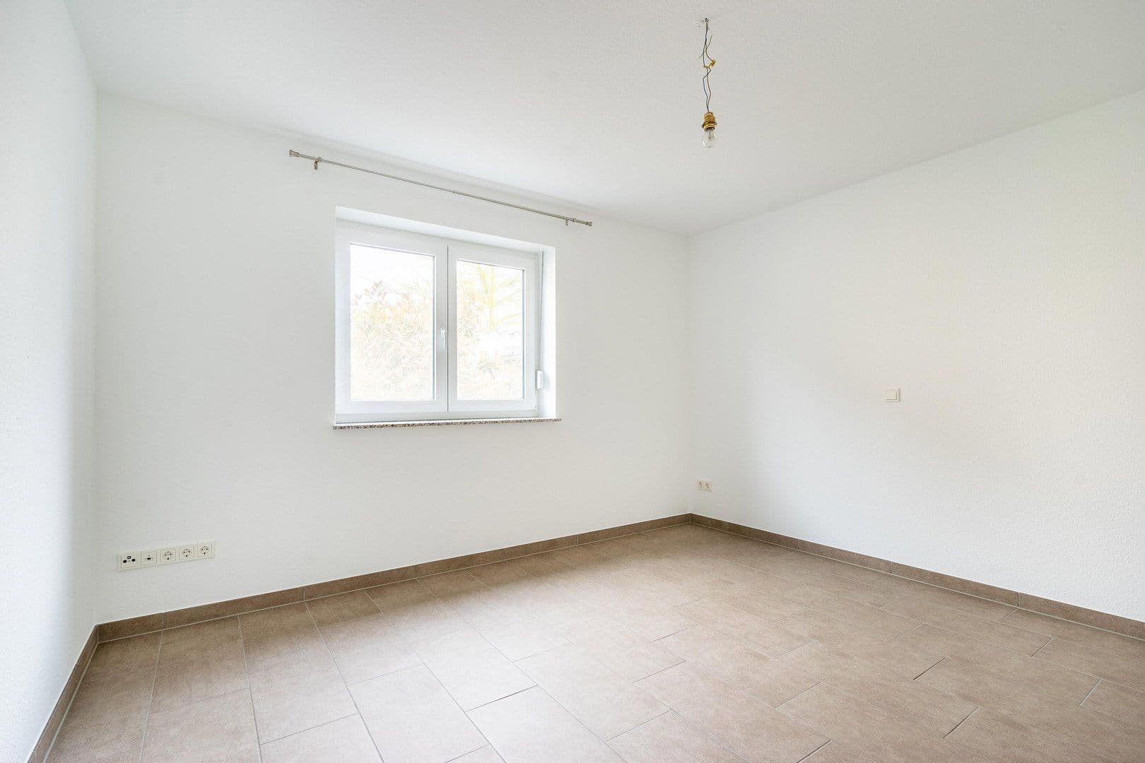 Prenájom bytu 3-izbový 94 m², Grolsheim, Porýnie-Falcko Prenájom bytu 3-izbový 94 m², Grolsheim, Porýnie-Falcko
