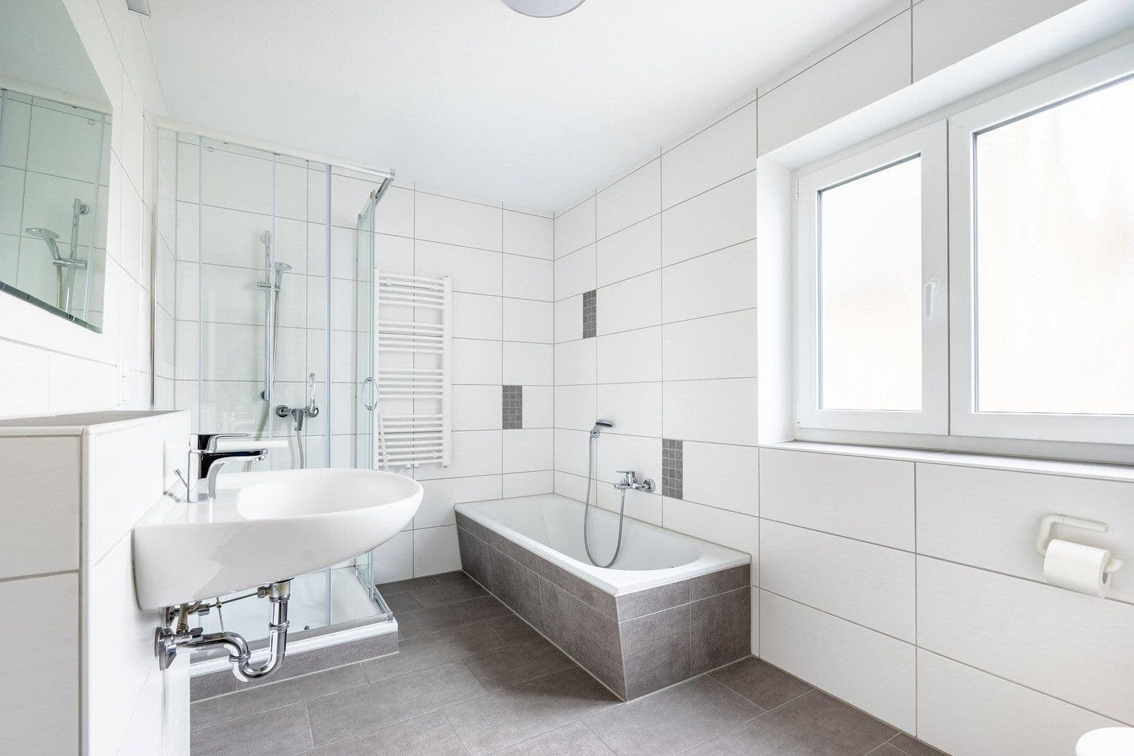 Prenájom bytu 3-izbový 94 m², Grolsheim, Porýnie-Falcko Prenájom bytu 3-izbový 94 m², Grolsheim, Porýnie-Falcko