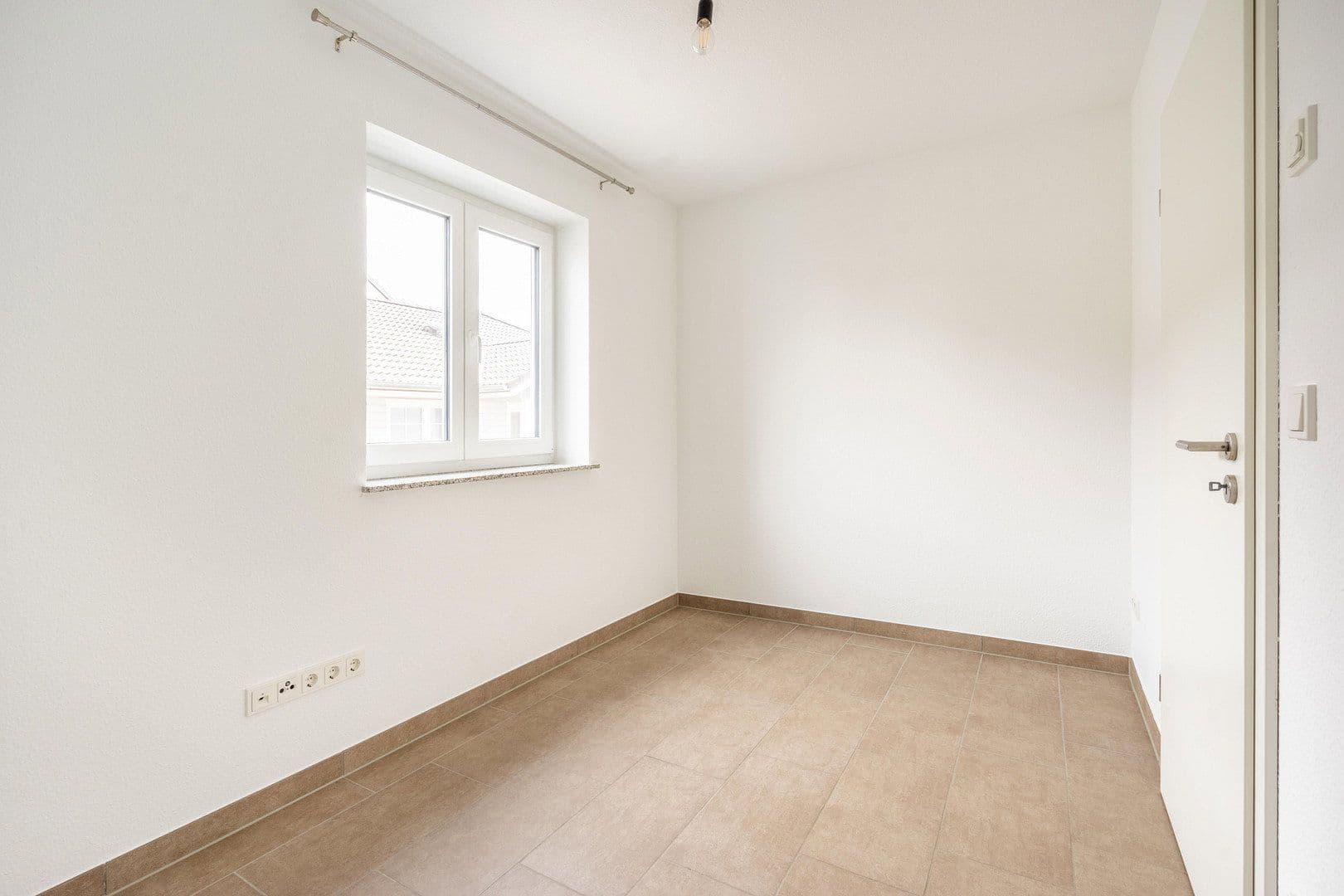Prenájom bytu 3-izbový 94 m², Grolsheim, Porýnie-Falcko Prenájom bytu 3-izbový 94 m², Grolsheim, Porýnie-Falcko