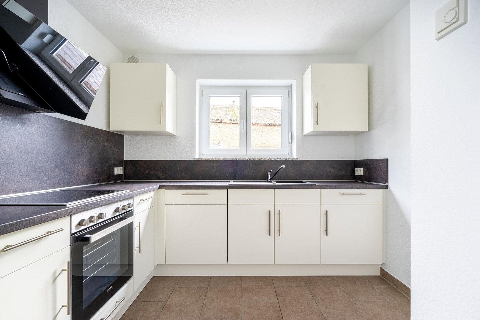 Prenájom bytu 3-izbový 94 m², Grolsheim, Porýnie-Falcko Prenájom bytu 3-izbový 94 m², Grolsheim, Porýnie-Falcko