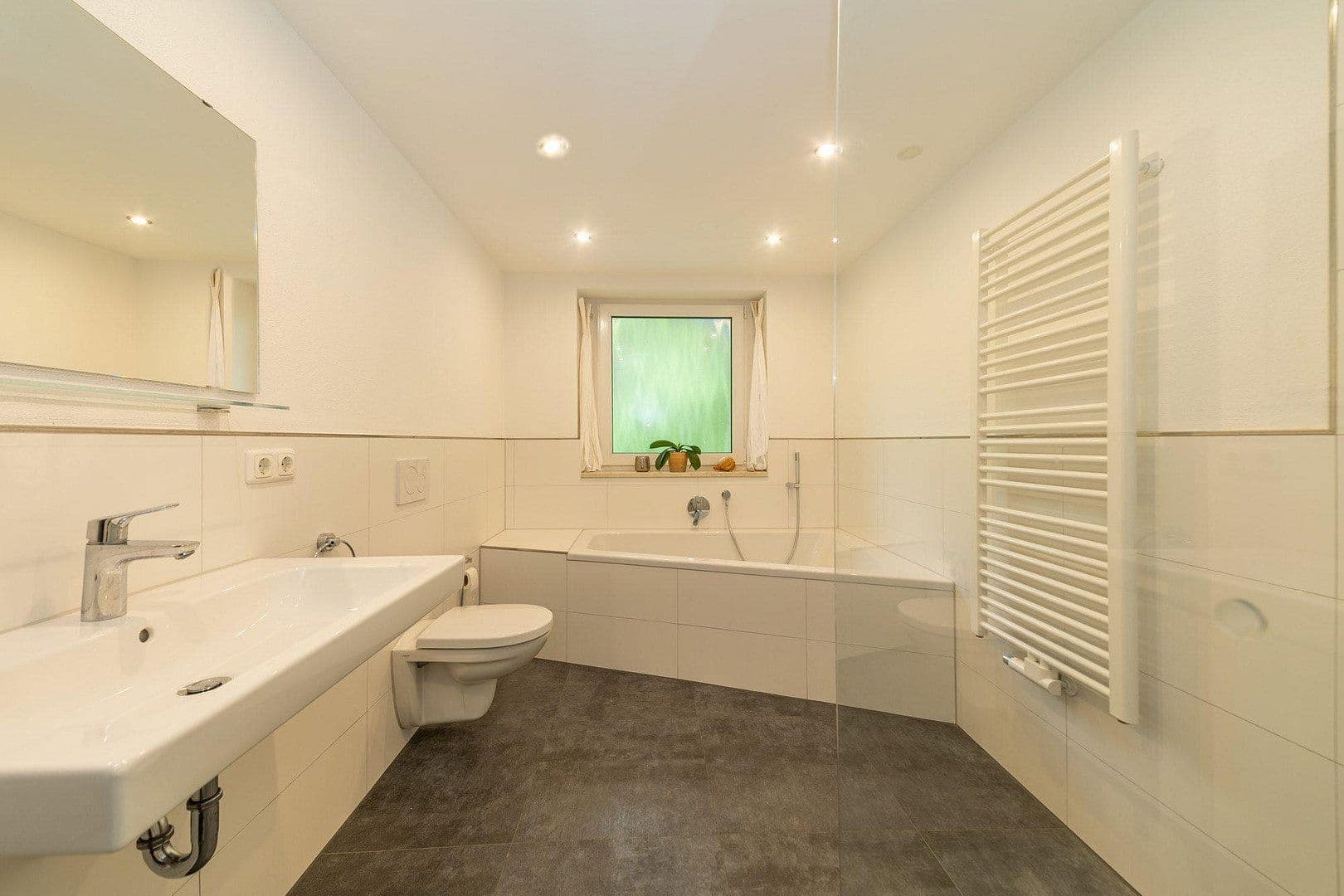 Predaj domu 154 m², pozemok 337 m², Rohrdorf, Bavorsko Predaj domu 154 m², pozemok 337 m², Rohrdorf, Bavorsko