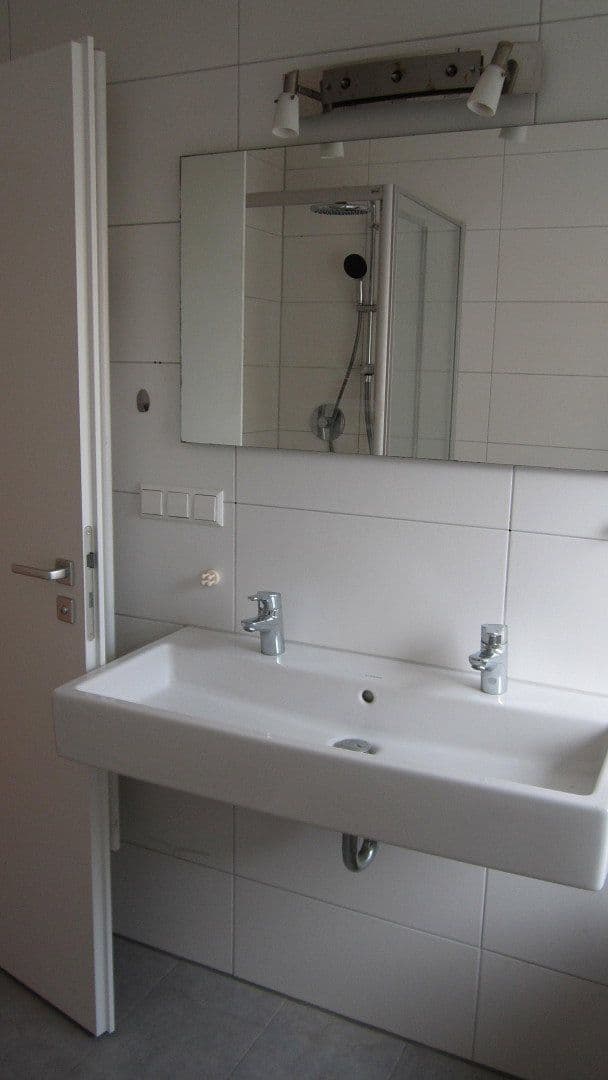 Prenájom bytu 4-izbový 130 m², Herrenberg, Bádensko-Wurttembersko Prenájom bytu 4-izbový 130 m², Herrenberg, Bádensko-Wurttembersko