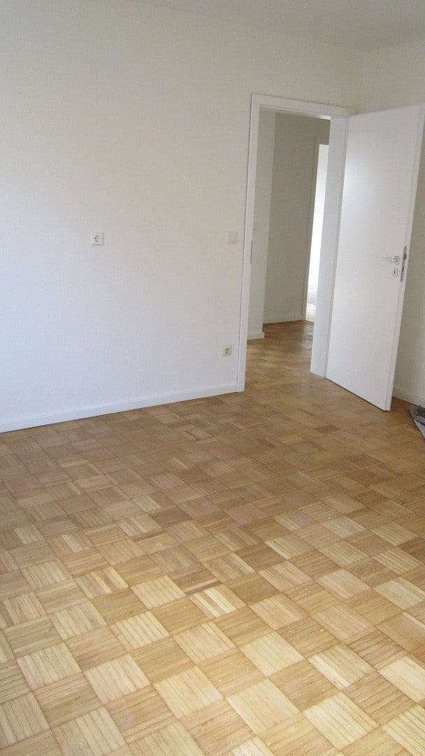 Prenájom bytu 4-izbový 130 m², Herrenberg, Bádensko-Wurttembersko Prenájom bytu 4-izbový 130 m², Herrenberg, Bádensko-Wurttembersko