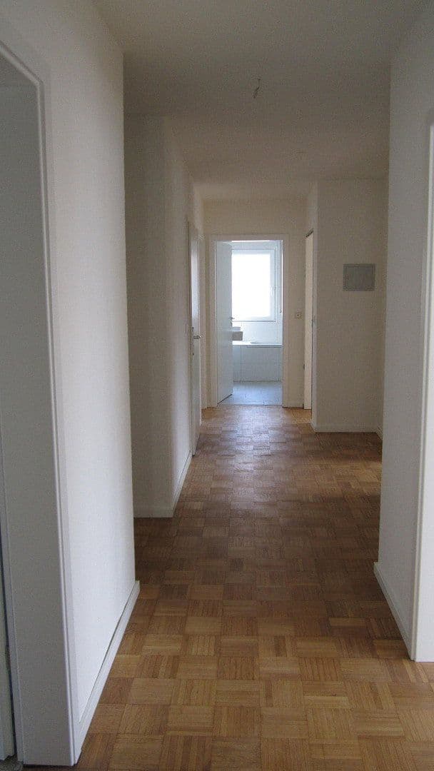 Prenájom bytu 4-izbový 130 m², Herrenberg, Bádensko-Wurttembersko Prenájom bytu 4-izbový 130 m², Herrenberg, Bádensko-Wurttembersko