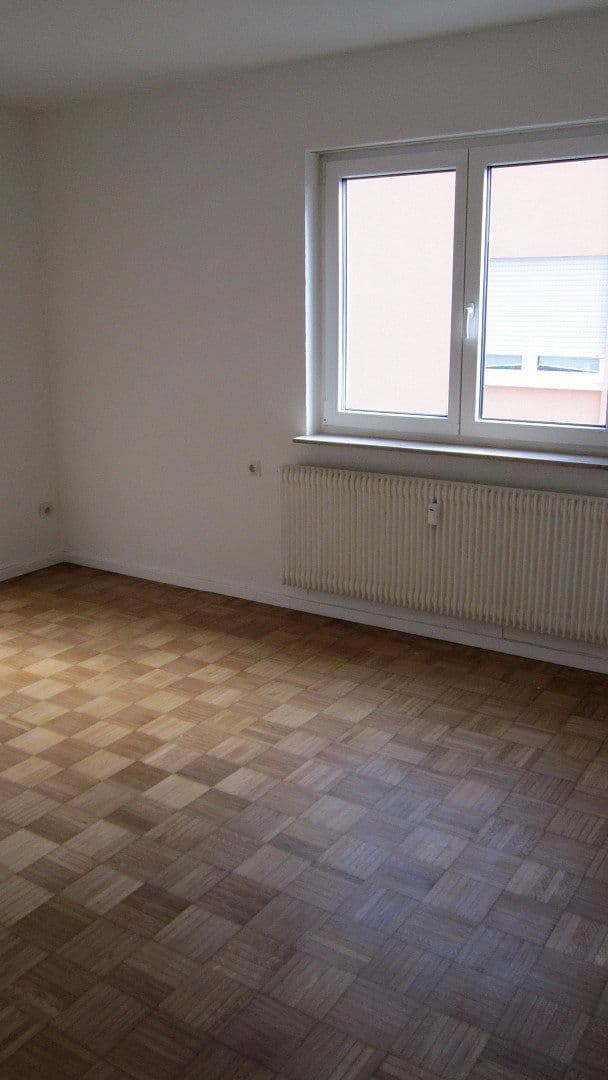 Prenájom bytu 4-izbový 130 m², Herrenberg, Bádensko-Wurttembersko Prenájom bytu 4-izbový 130 m², Herrenberg, Bádensko-Wurttembersko