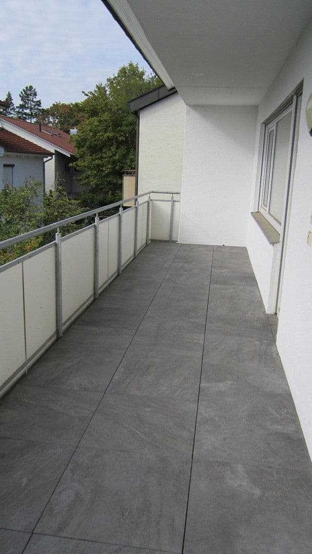 Prenájom bytu 4-izbový 130 m², Herrenberg, Bádensko-Wurttembersko Prenájom bytu 4-izbový 130 m², Herrenberg, Bádensko-Wurttembersko