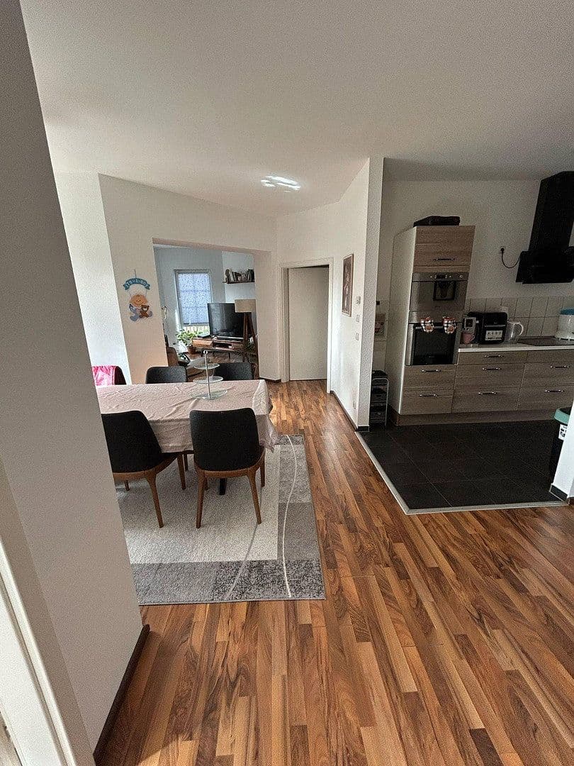 Prenájom bytu 3-izbový 105 m², Heinersdorfer Straße 48, Bernau, Brandenbursko Prenájom bytu 3-izbový 105 m², Heinersdorfer Straße 48, Bernau, Brandenbursko