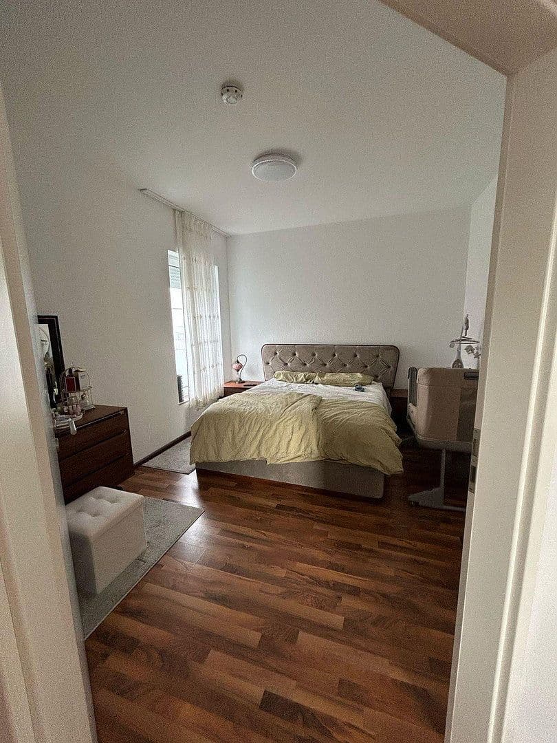 Prenájom bytu 3-izbový 105 m², Heinersdorfer Straße 48, Bernau, Brandenbursko Prenájom bytu 3-izbový 105 m², Heinersdorfer Straße 48, Bernau, Brandenbursko