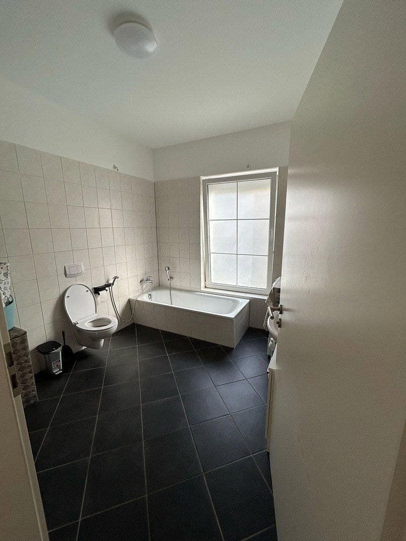 Prenájom bytu 3-izbový 105 m², Heinersdorfer Straße 48, Bernau, Brandenbursko Prenájom bytu 3-izbový 105 m², Heinersdorfer Straße 48, Bernau, Brandenbursko
