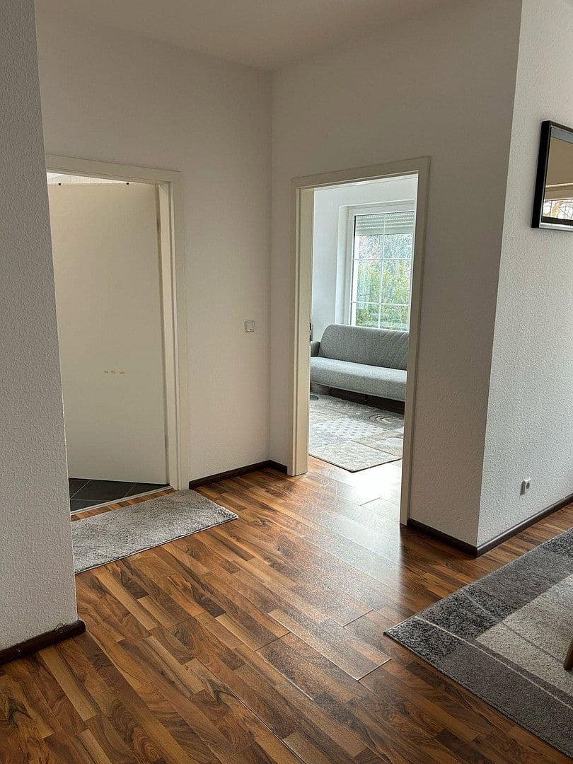 Prenájom bytu 3-izbový 105 m², Heinersdorfer Straße 48, Bernau, Brandenbursko Prenájom bytu 3-izbový 105 m², Heinersdorfer Straße 48, Bernau, Brandenbursko