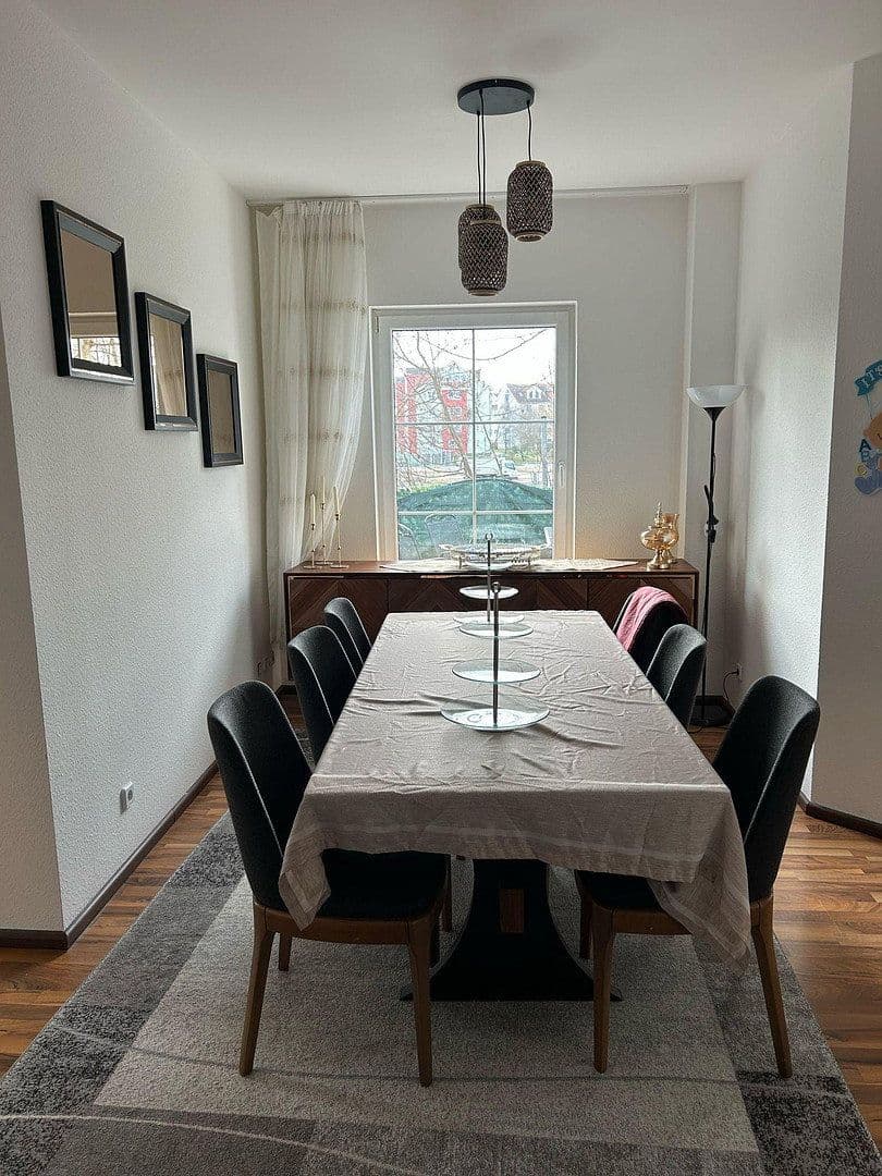 Prenájom bytu 3-izbový 105 m², Heinersdorfer Straße 48, Bernau, Brandenbursko Prenájom bytu 3-izbový 105 m², Heinersdorfer Straße 48, Bernau, Brandenbursko