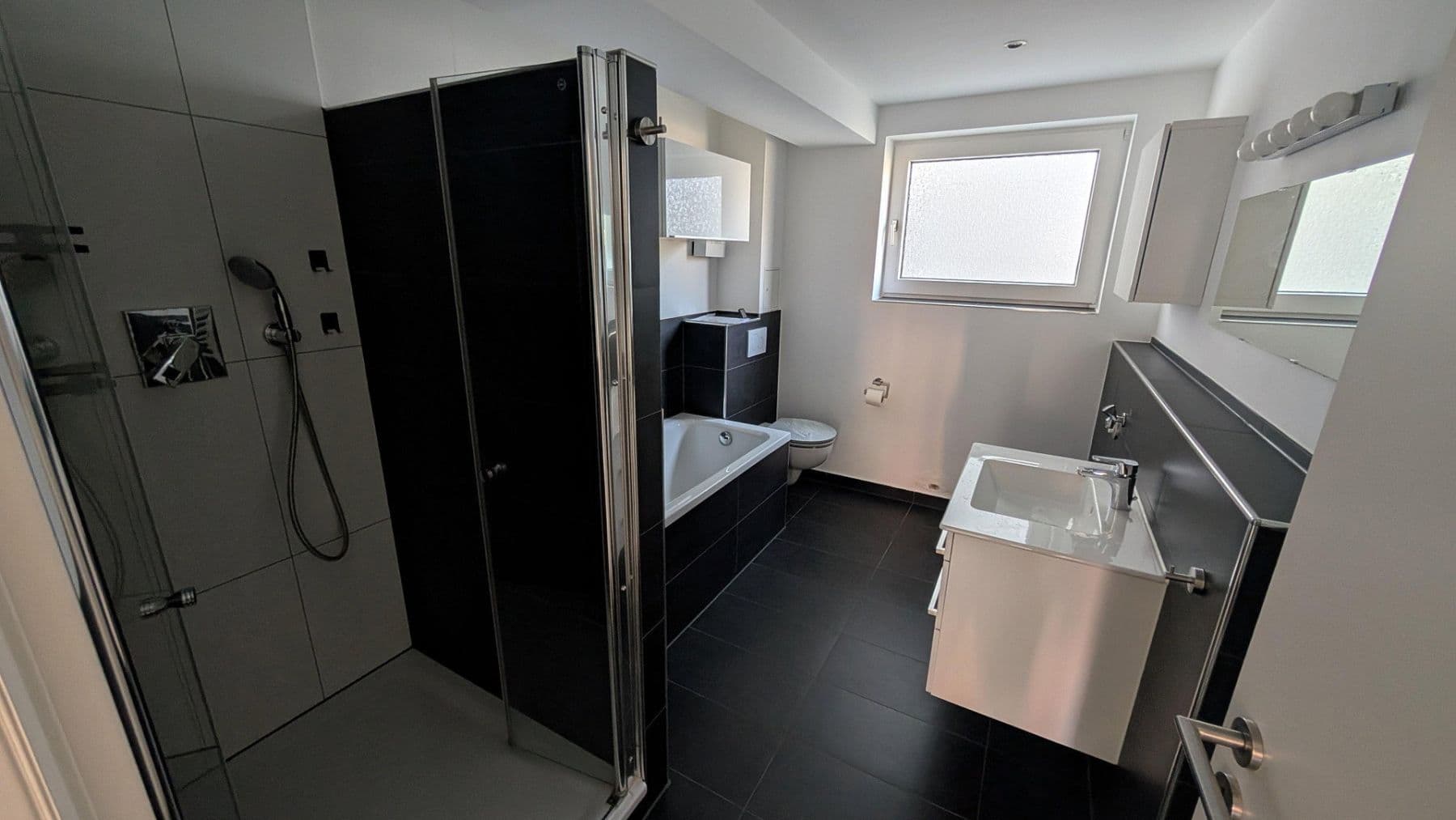 Predaj bytu 3-izbový 86 m², Neusser Str. 723, Köln, Severné Porýnie - Westfálsko Predaj bytu 3-izbový 86 m², Neusser Str. 723, Köln, Severné Porýnie - Westfálsko