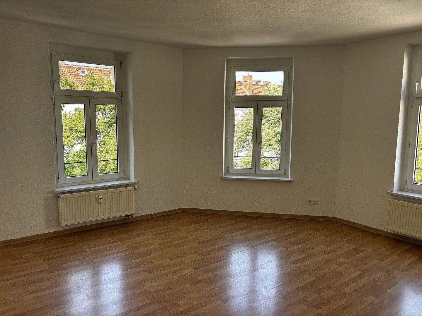 Prenájom bytu 3-izbový 65 m², Plaußiger Straße 33, Leipzig, Sasko Prenájom bytu 3-izbový 65 m², Plaußiger Straße 33, Leipzig, Sasko