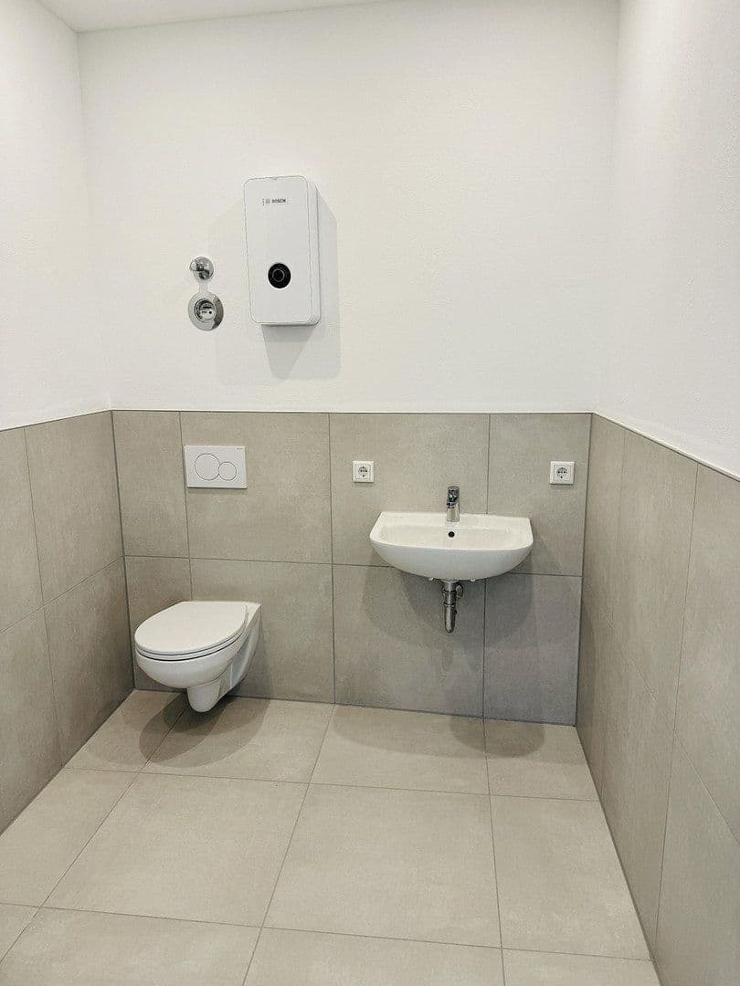 Prenájom bytu 6-izbový 135 m², Rheinstraße 214, Ingelheim am Rhein, Porýnie-Falcko Prenájom bytu 6-izbový 135 m², Rheinstraße 214, Ingelheim am Rhein, Porýnie-Falcko