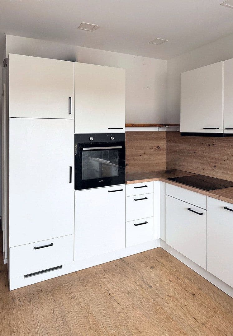 Prenájom bytu 6-izbový 135 m², Rheinstraße 214, Ingelheim am Rhein, Porýnie-Falcko Prenájom bytu 6-izbový 135 m², Rheinstraße 214, Ingelheim am Rhein, Porýnie-Falcko