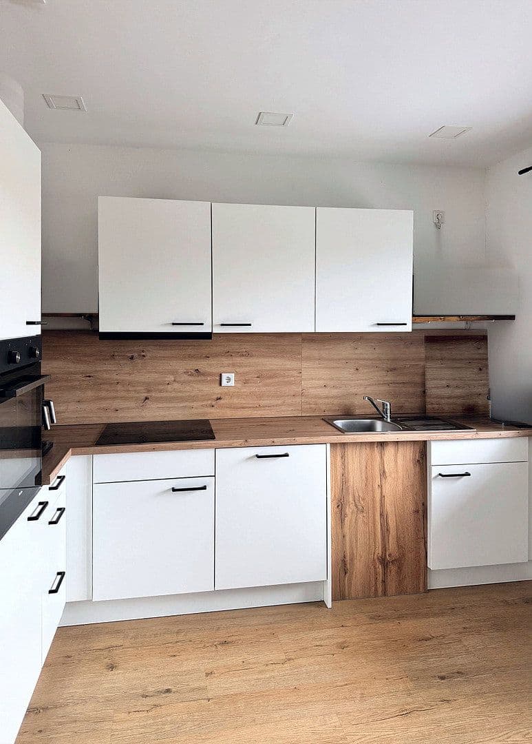 Prenájom bytu 6-izbový 135 m², Rheinstraße 214, Ingelheim am Rhein, Porýnie-Falcko Prenájom bytu 6-izbový 135 m², Rheinstraße 214, Ingelheim am Rhein, Porýnie-Falcko