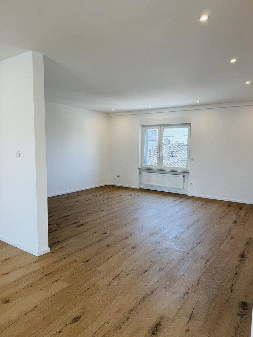Prenájom bytu 6-izbový 135 m², Rheinstraße 214, Ingelheim am Rhein, Porýnie-Falcko Prenájom bytu 6-izbový 135 m², Rheinstraße 214, Ingelheim am Rhein, Porýnie-Falcko