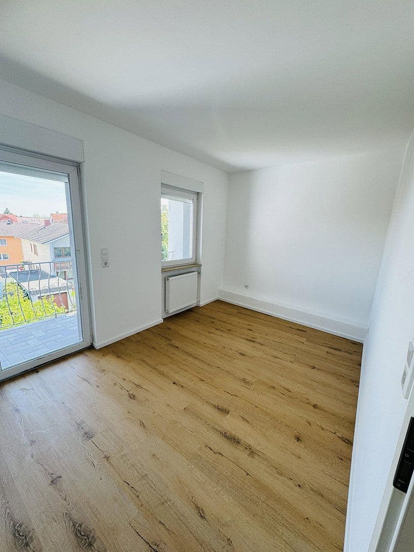 Prenájom bytu 6-izbový 135 m², Rheinstraße 214, Ingelheim am Rhein, Porýnie-Falcko Prenájom bytu 6-izbový 135 m², Rheinstraße 214, Ingelheim am Rhein, Porýnie-Falcko