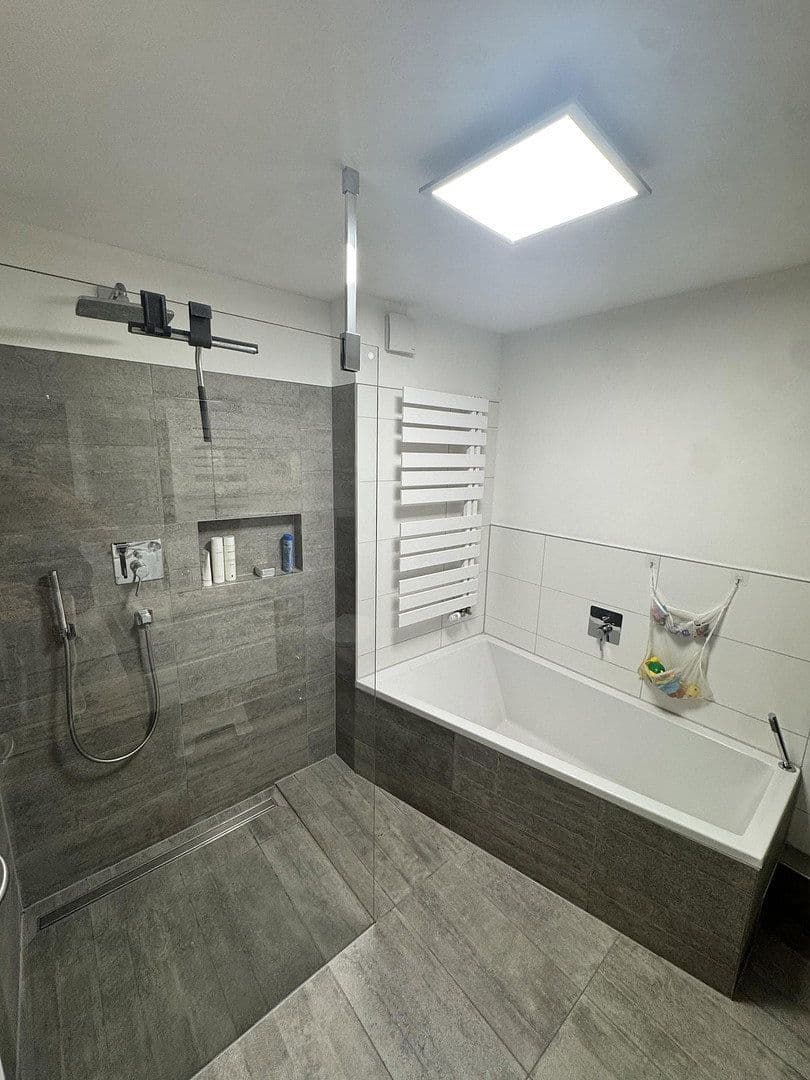 Predaj domu 111 m², pozemok 192 m², Altdorf, Bádensko-Wurttembersko Predaj domu 111 m², pozemok 192 m², Altdorf, Bádensko-Wurttembersko