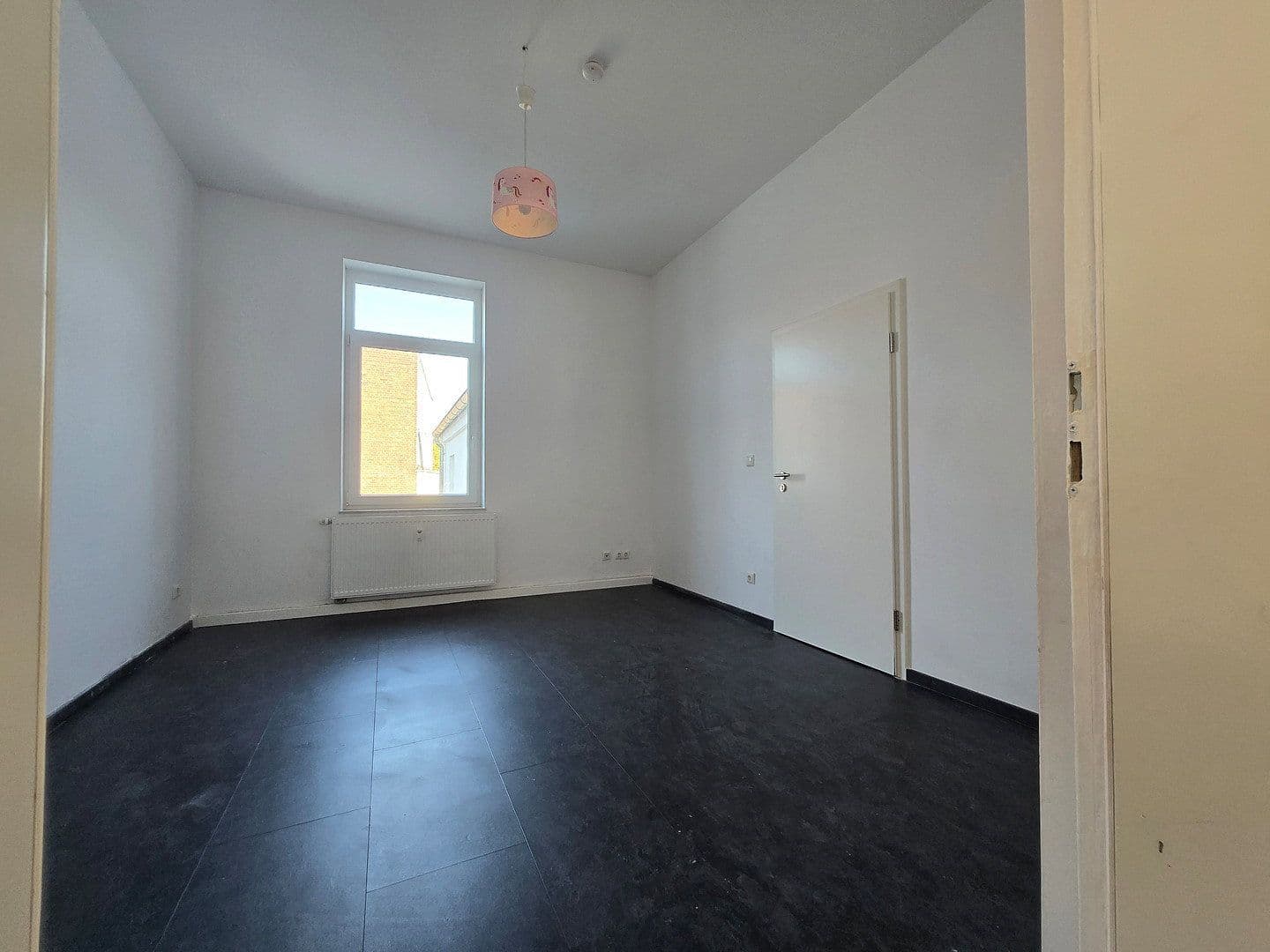 Prenájom bytu 3-izbový 95 m², Augustastraße 41-43, Duisburg Alt-Homberg, Severné Porýnie - Westfálsko Prenájom bytu 3-izbový 95 m², Augustastraße 41-43, Duisburg Alt-Homberg, Severné Porýnie - Westfálsko