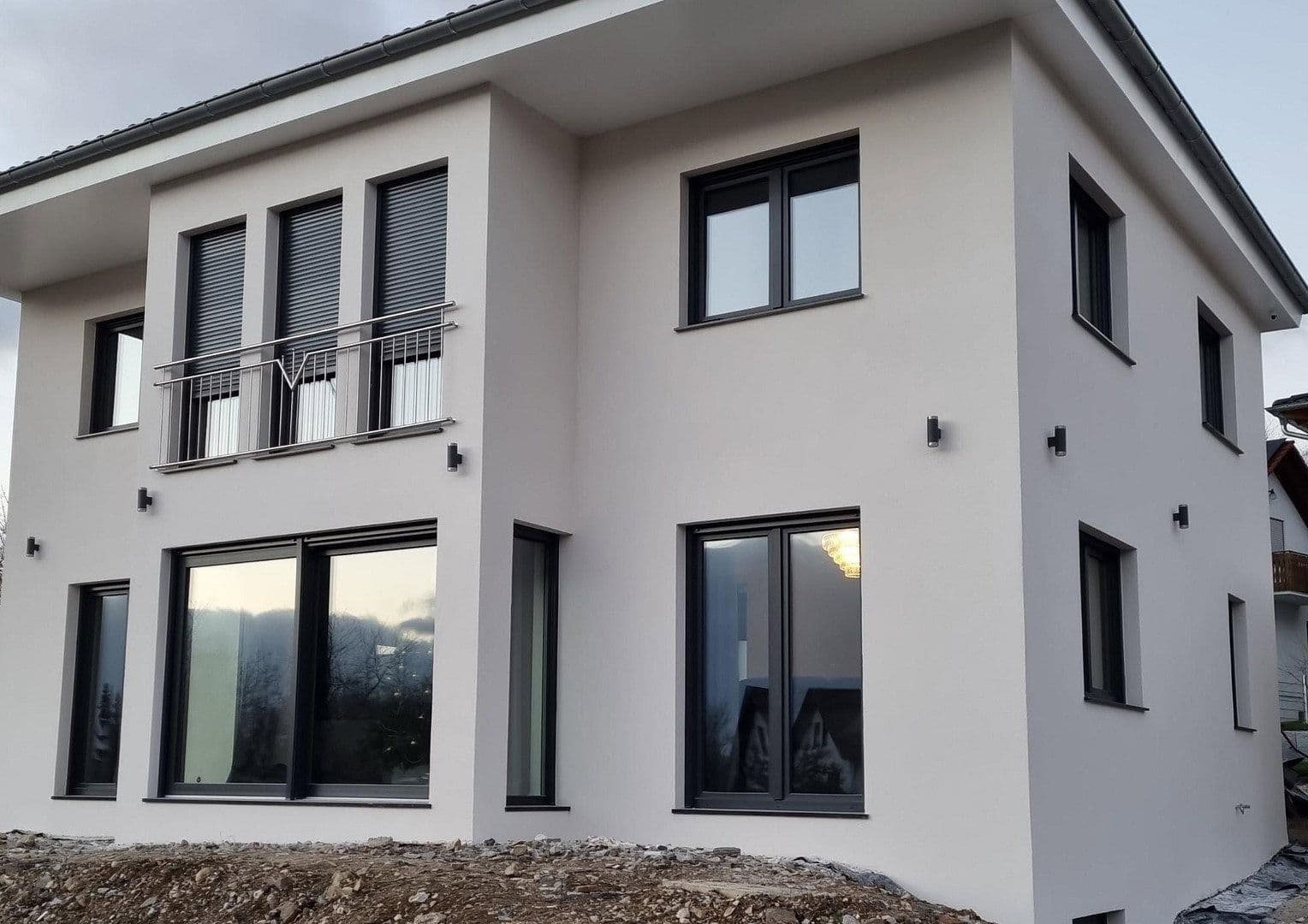 Predaj domu 250 m², pozemok 517 m², Bisingen, Bádensko-Wurttembersko Predaj domu 250 m², pozemok 517 m², Bisingen, Bádensko-Wurttembersko
