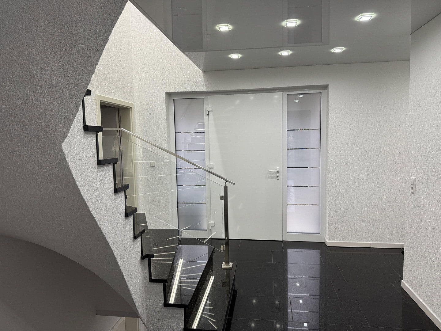 Predaj domu 250 m², pozemok 517 m², Bisingen, Bádensko-Wurttembersko Predaj domu 250 m², pozemok 517 m², Bisingen, Bádensko-Wurttembersko